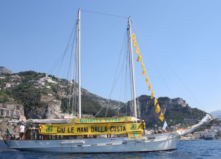 Dossier Mare Monstrum di Legambiente sui reati contro costa e mare