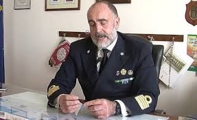 Porrello e De Paolis salutano il contrammiraglio Leone