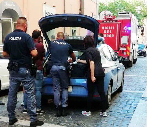 Tenta di incendiare un locale al Ghetto