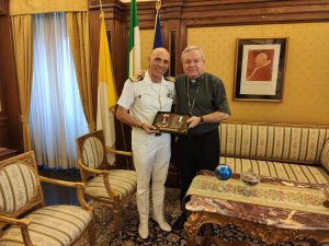 Monsignor Santo Marcianò riceve il Direttore Marittimo del Lazio Tomas