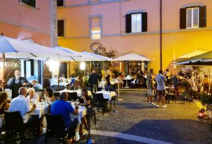 Al Ghetto scoppia la guerra delle sedie