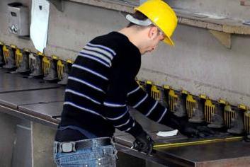 Chiude la Etatron di Rieti, l’allarme dei sindacati: “In quindici resteranno a casa”