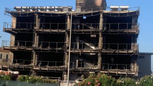 Distrutto l’hotel Margherita di Montalto: si indaga sulle cause dell’incendio