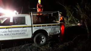 Incendio sulla Braccianese, in fiamme oltre quattro ettari di macchia mediterranea e sterpaglie