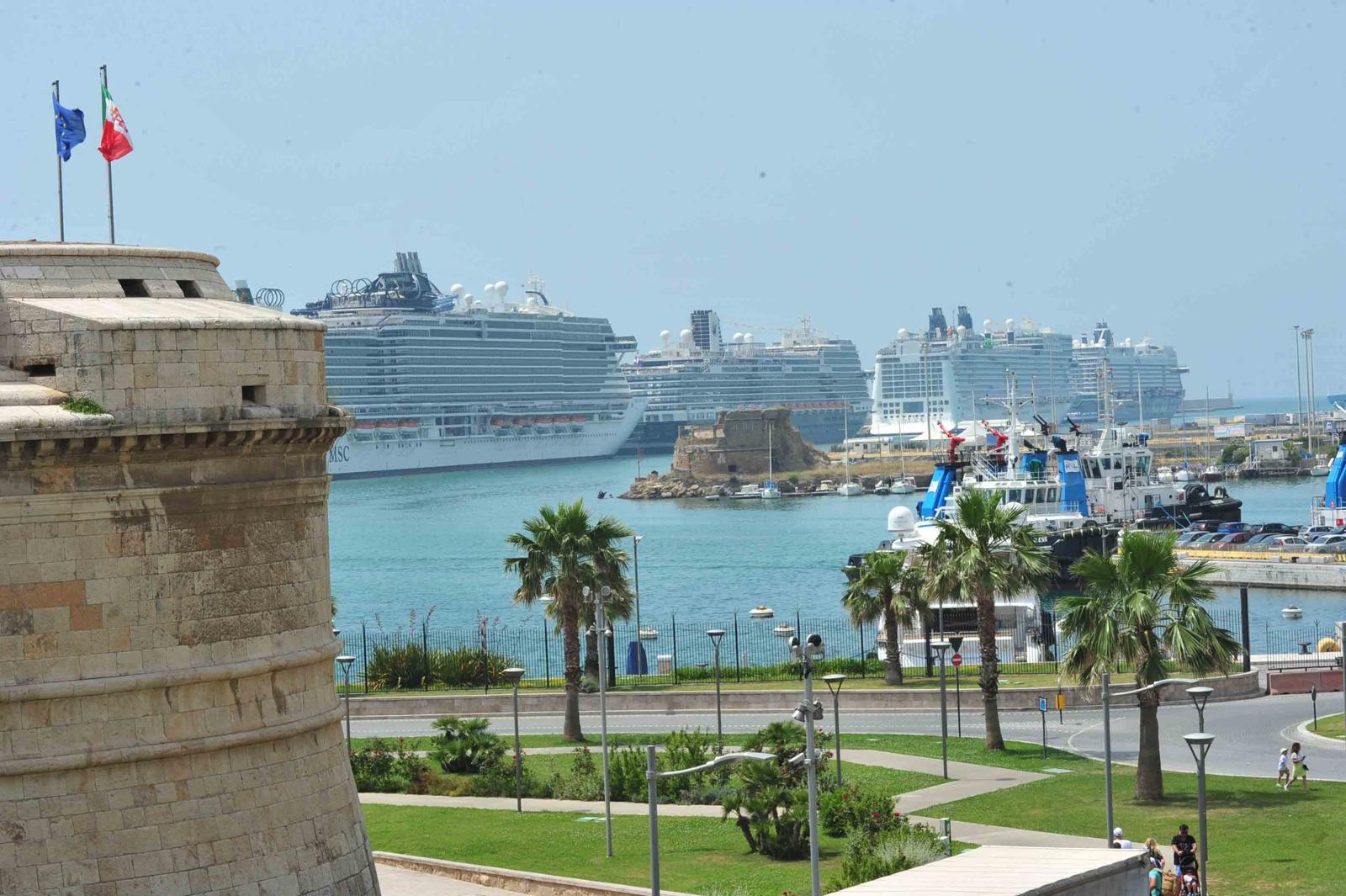 Costa Deliziosa e Costa Favolosa, via ai 230 tamponi: saranno processati al San Camillo