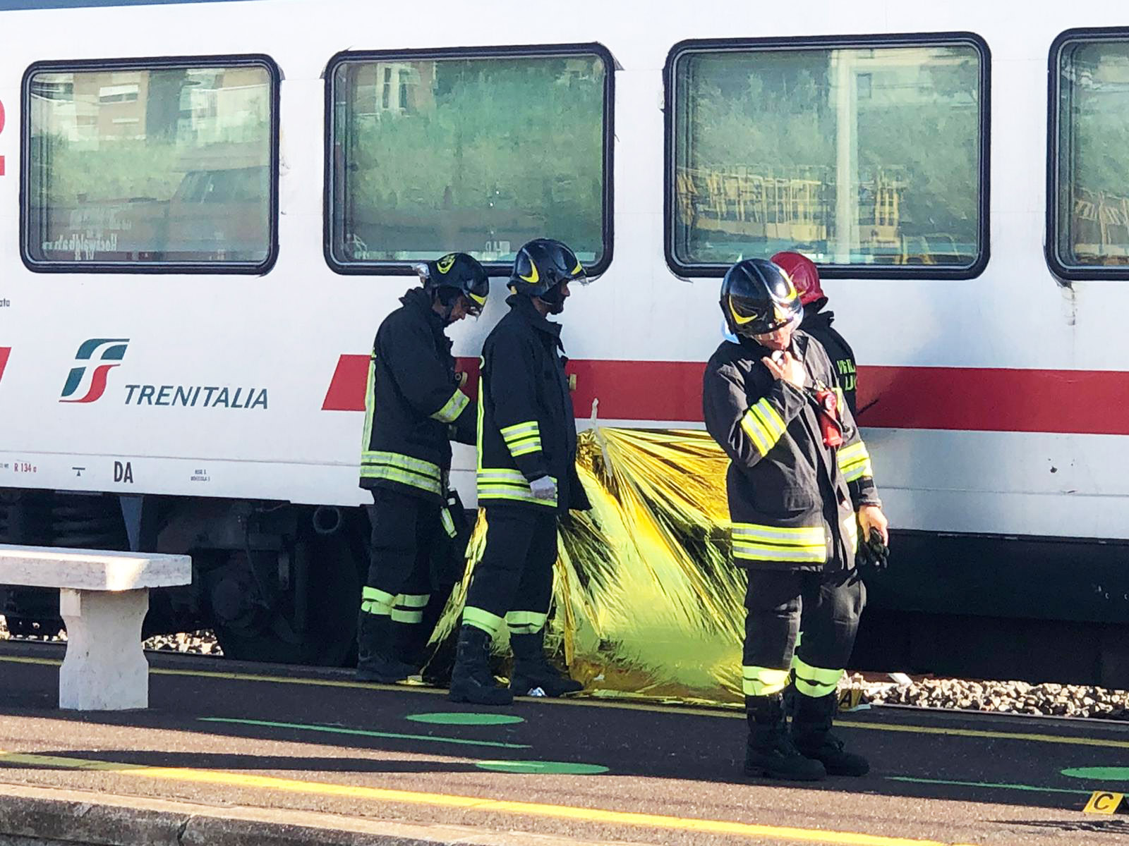 Tragedia al binario 2: donna investita dall’Intercity