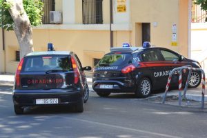 Tentano di pagare 2.500 euro di attrezzature edili con un assegno non valido e scappano: rintracciati a Tarquinia dai Carabinieri