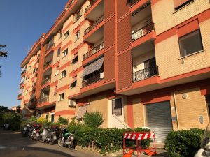 Ragazza disabile bloccata in casa