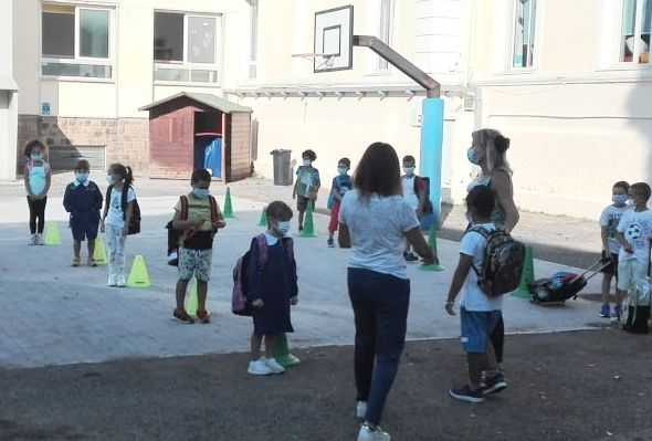 Un omaggio floreale
 


in tutte le classi