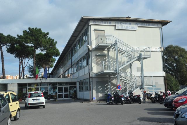 Covid, ragazzo positivo al Marconi: isolata una classe
