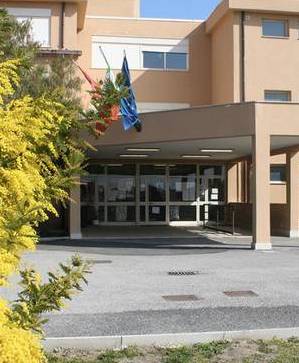 La preside Maucioni del liceo di Maccarese va in pensione