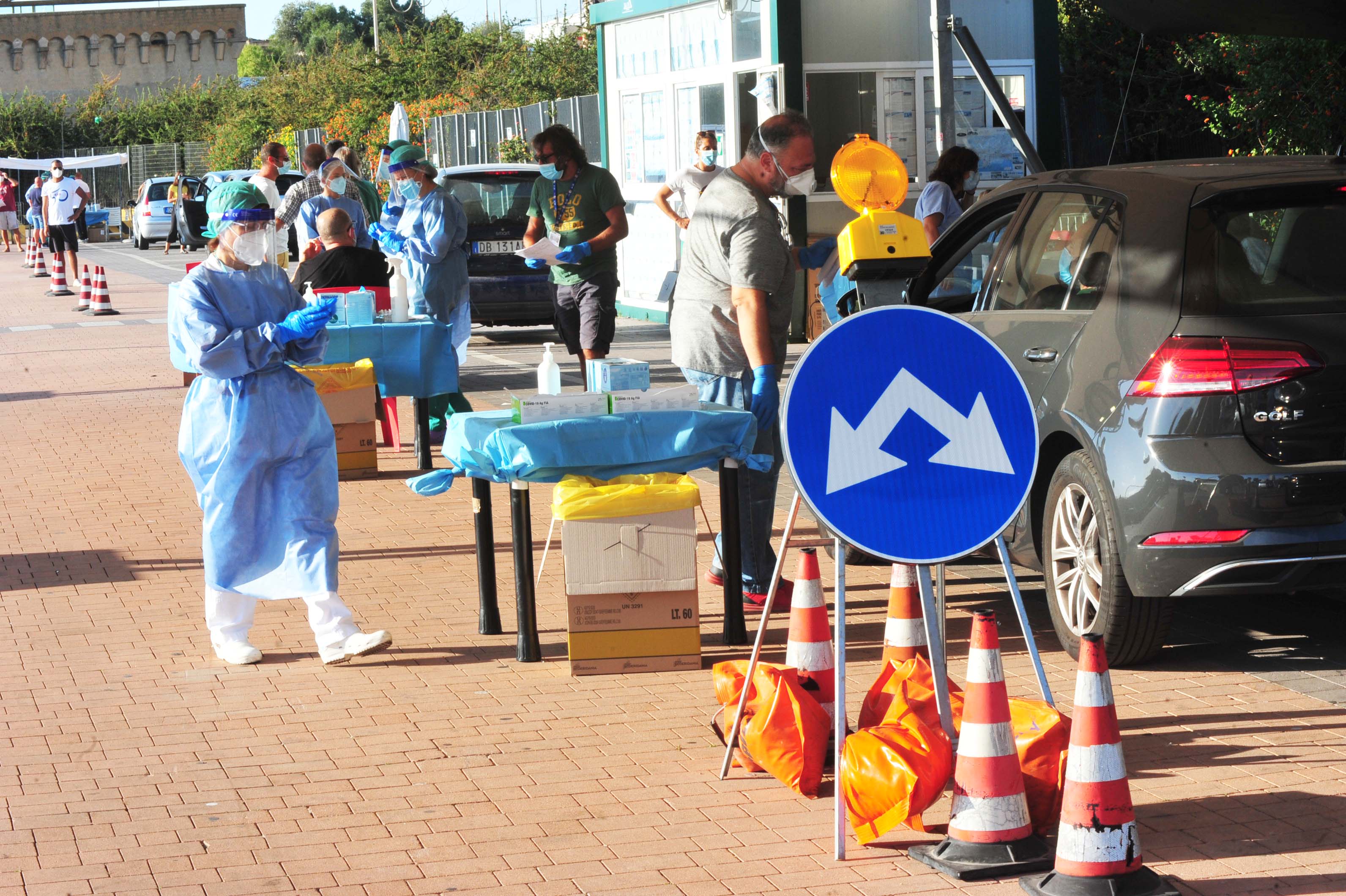 Covid, bassa adesione ai tamponi in imbarco