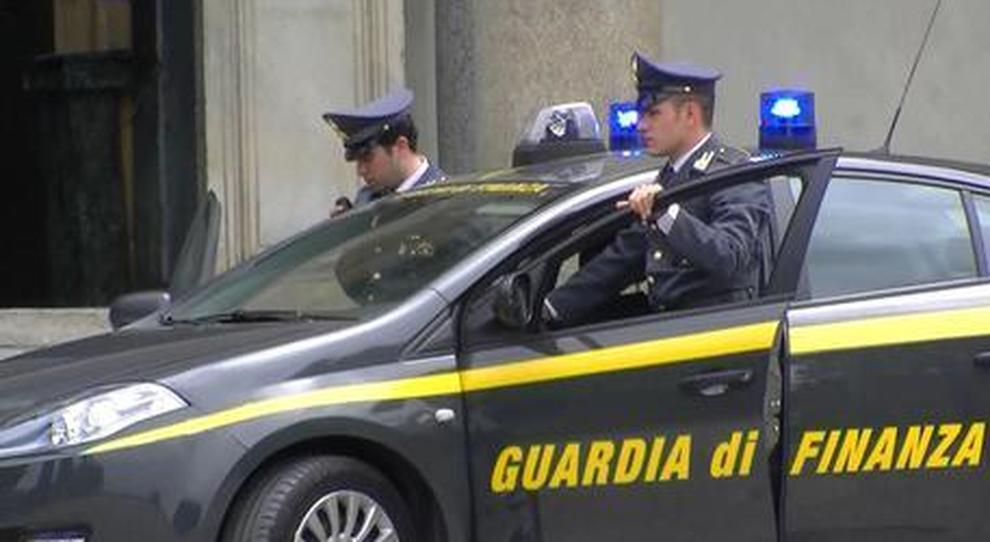 Civitavecchia, blitz antidroga al porto: la Guardia di Finanza sequestra 54 kg di hashish