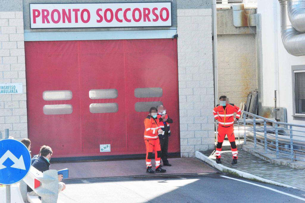 Covid, i casi continuano a salire: pronto soccorso in affanno