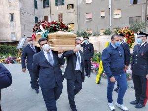 C9EC1FD9-A9C2-4B83-8E48-CA3501BF9836