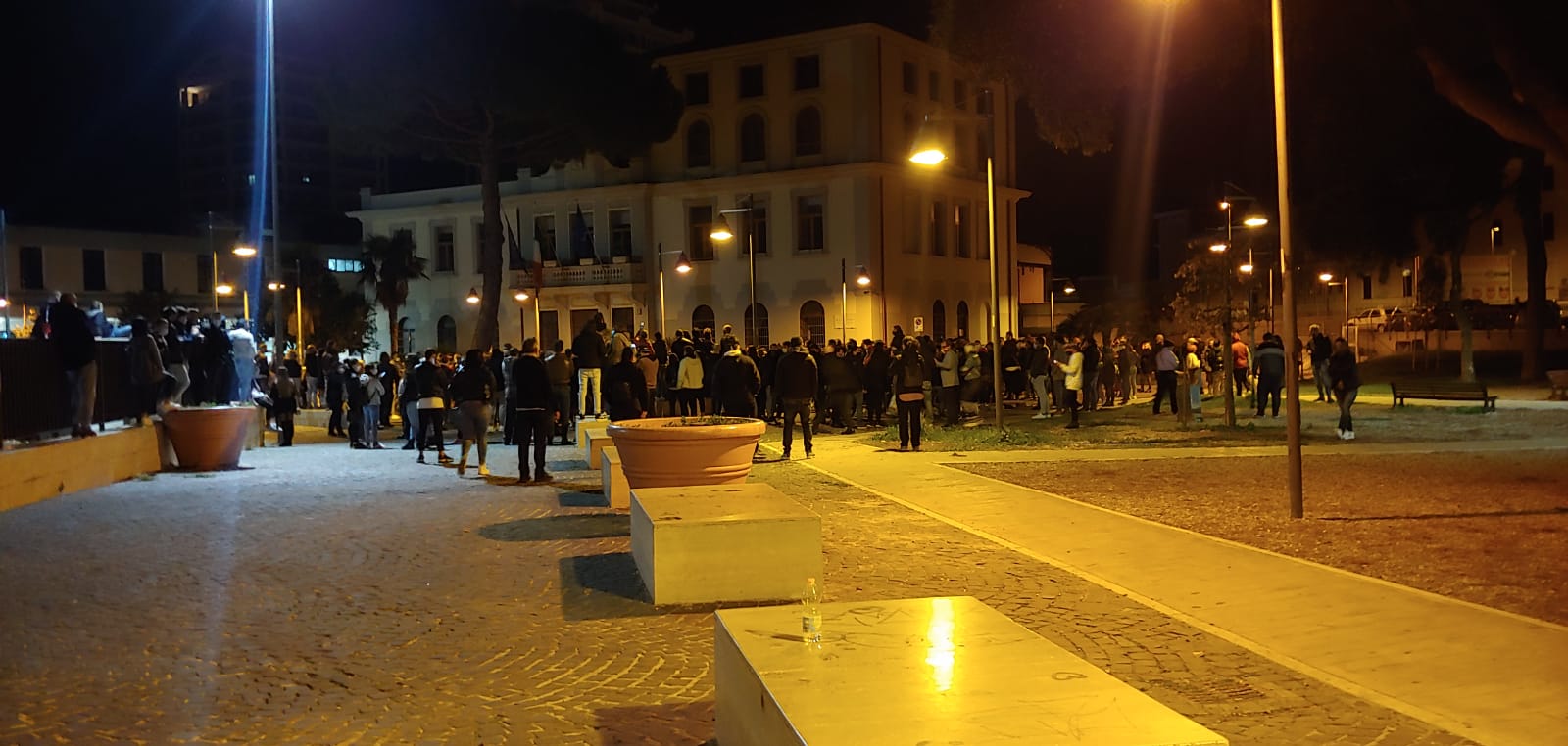 Commercianti in piazza, Porrello (M5S) contro il Sindaco: ”Attacca solo il Governo”