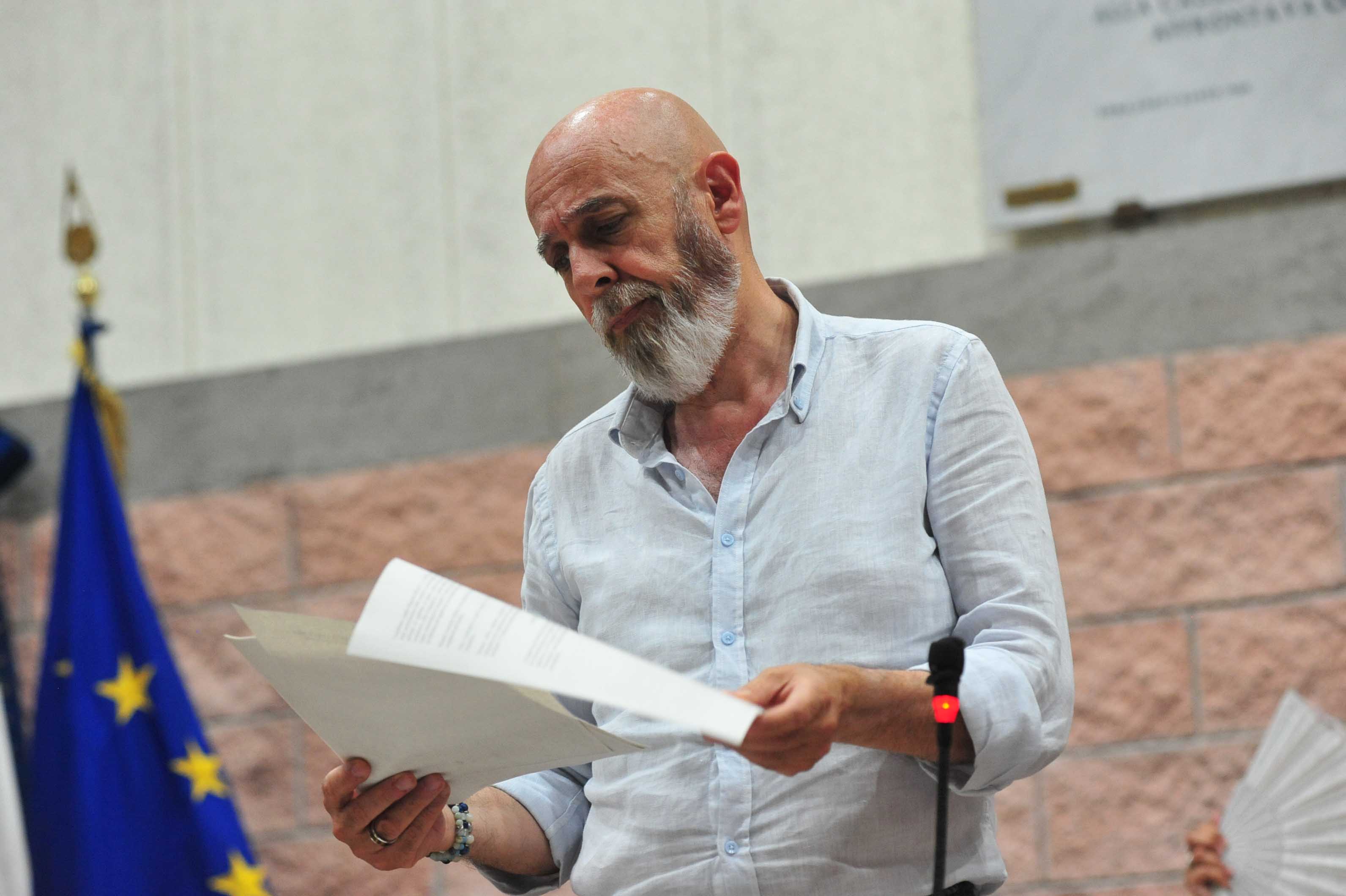 Scuole, oggi e domani cancelli chiusi: sospese le attività in presenza