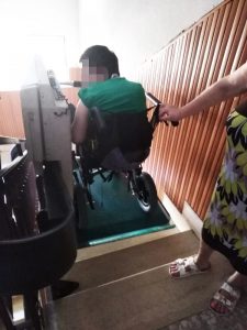 Civita Castellana – Disabile prigioniero al terzo piano di una casa Ater senza ascensore