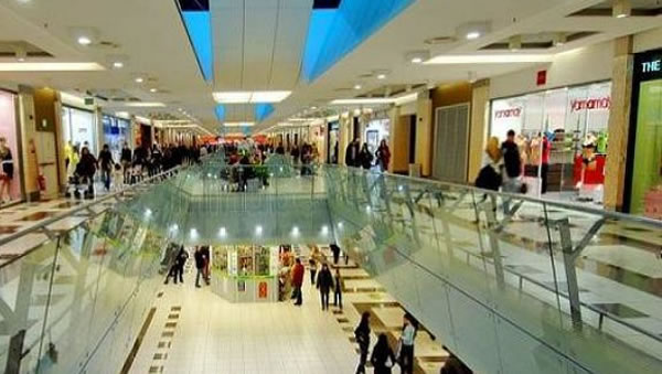 Coronavirus, ordinanza del sindaco Montino. “Chiusi nei fine settimana il centro Leonardo, il market central Da Vinci e il Da Vinci village””