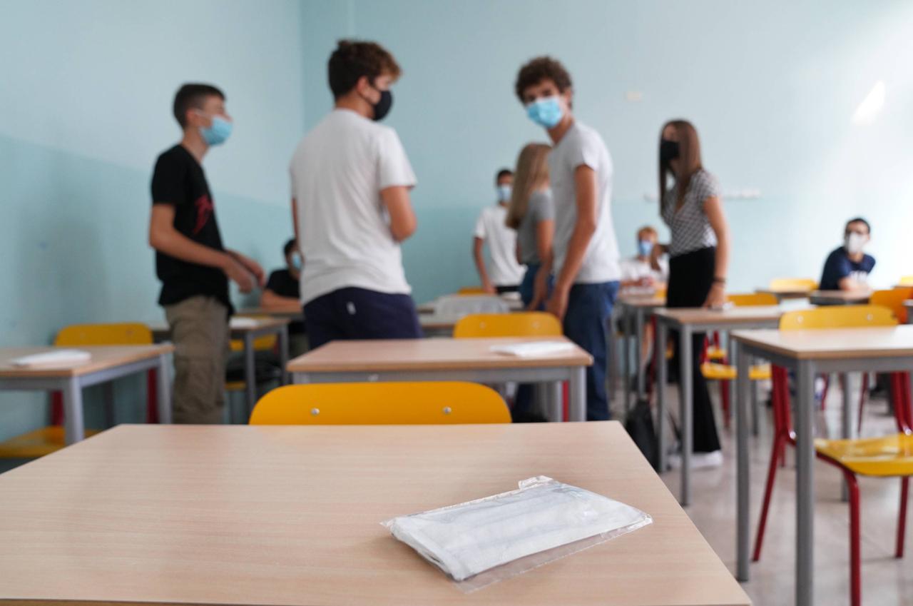 Covid e scuola: via allo screening sugli studenti delle superiori