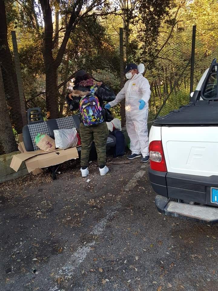 Vagava per le vie di Allumiere, donna trasferita al centro di accoglienza