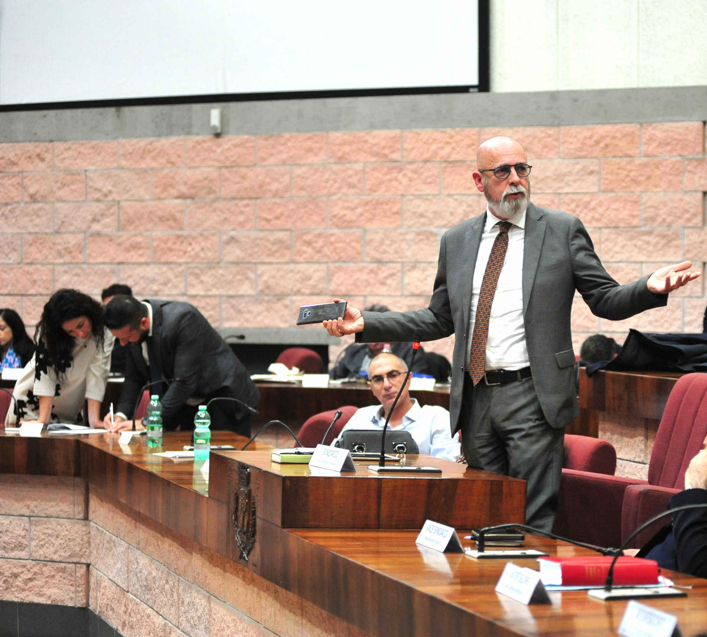 Delega al porto, Tedesco stretto tra Giammusso e Perello