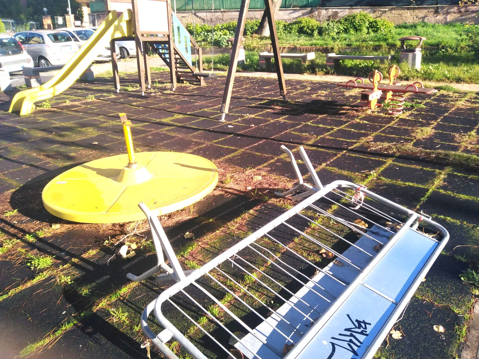 Largo dei Mille: parco abbandonato al degrado