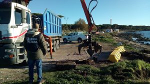 Frasca, rimossi gli ormeggi abusivi da Guardia costiera e Vigili del fuoco