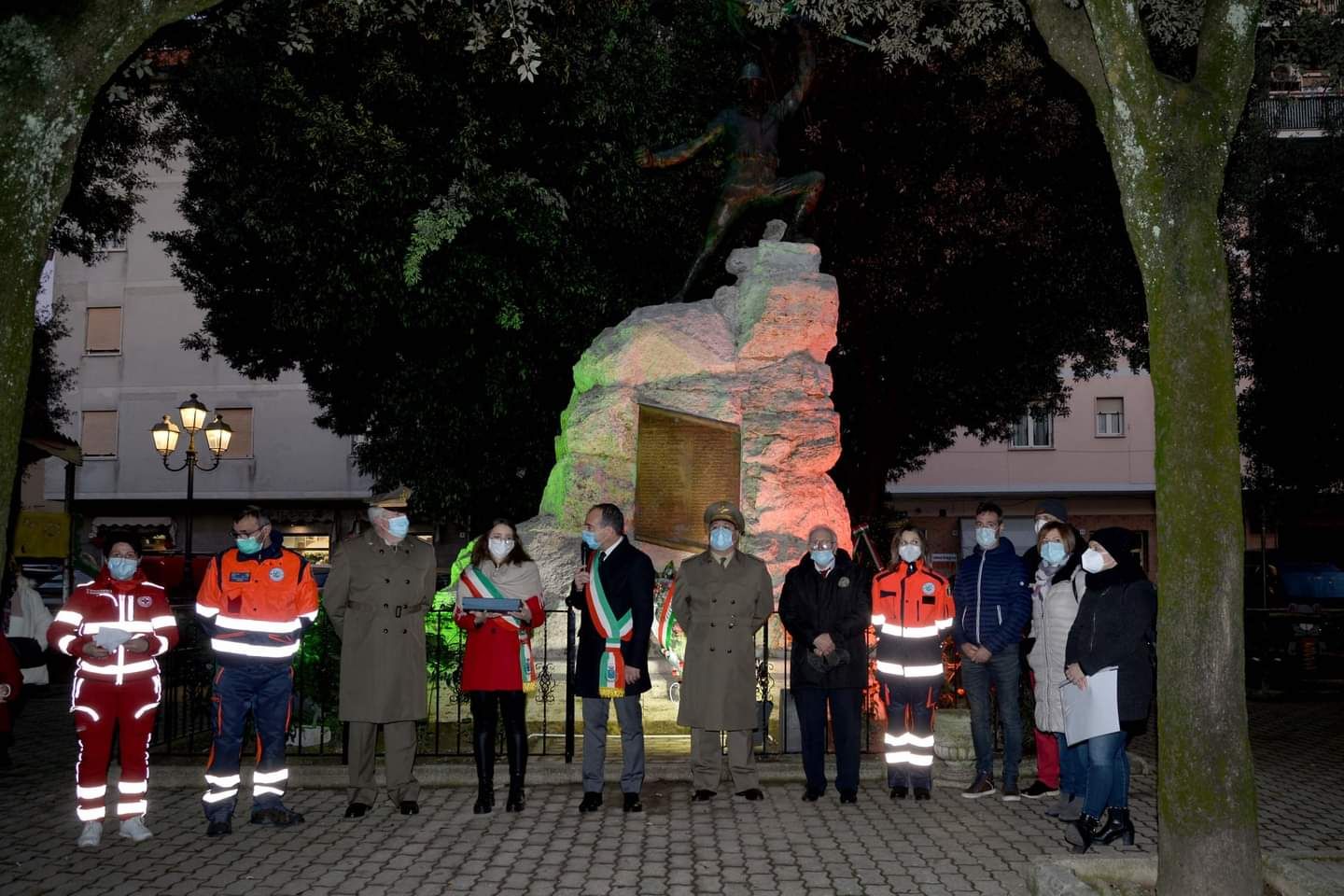 Inaugurato il nuovo impianto di illuminazione ai Caduti