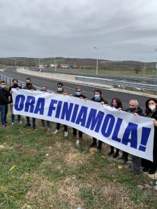 “Ora Finiamola”: manifestazione di Fratelli d’Italia  sulla superstrada Orte-Civitavecchia”