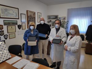 Ospedale san paolo, donati 8 tablet per i degenti