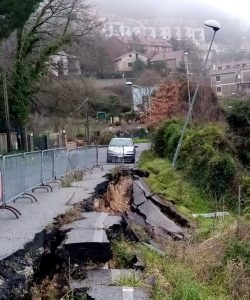 Voragine in via 
Klitche:
 


dopo due anni via ai lavori