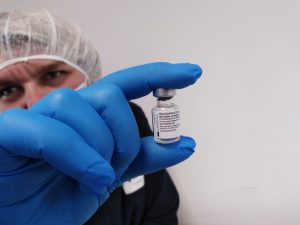 Vaccini, da febbraio si parte con gli ultraottantenni