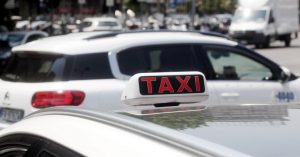 Roma: il tassista aumenta la tariffa da Ciampino del 60%: la Polizia locale gli “stacca” una multa da 3mila euro