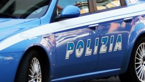 Danneggia taxi: bloccato e denunciato dalla polizia