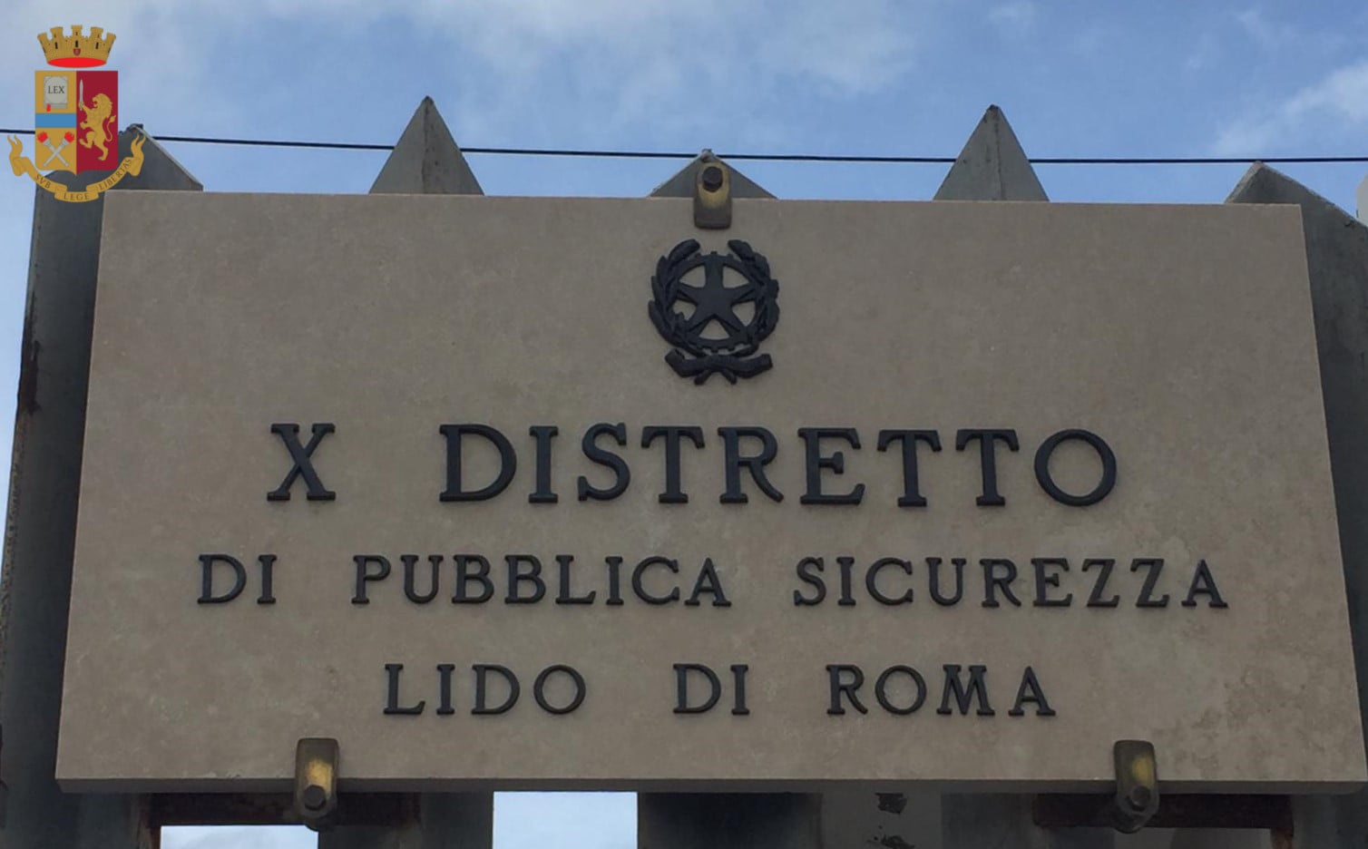 Entra in farmacia e la minaccia di consegnarle l’incasso: 63enne in manette