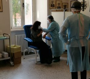 Bracciano: le vaccinazioni del personale scolastico anche alla Caserma Cosenz