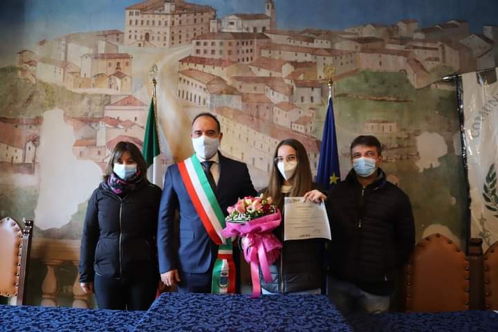 Sara Mihaela Cojocaru  la prima  a ricevere la cittadinanza italiana