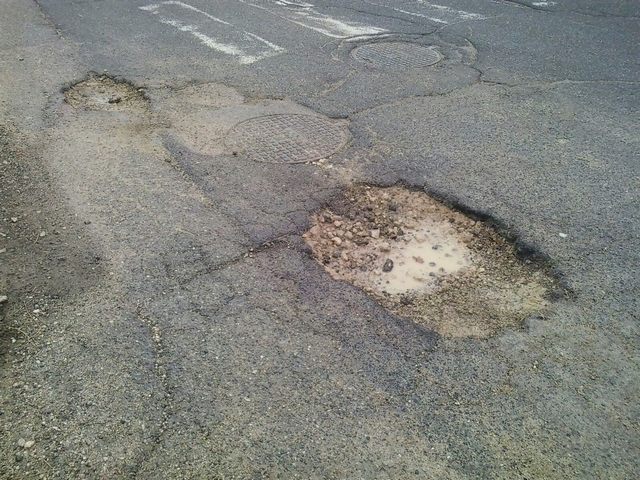 Viterbo – Troppe buche tra 2019 e 2021, Comune dovrà risarcire 65mila euro per due incidenti