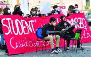 Studenti in piazza contro le discriminazion
i