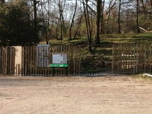 Furto nella notte alla Caldara di Manziana: sottratta parte della staccionata