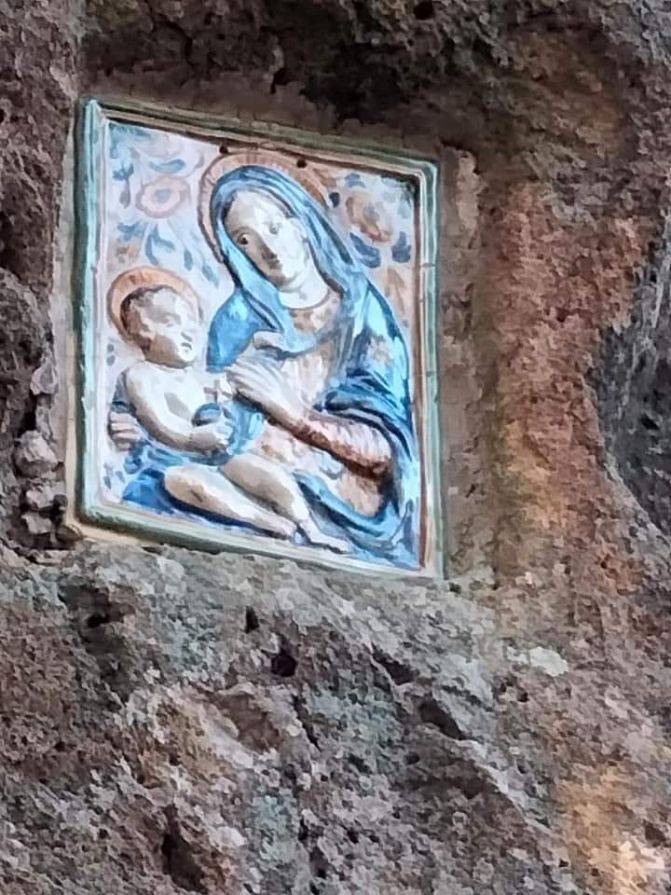 La Madonna del Sasso al faggeto restaurata dall’artista tolfetana Silvia Di Silvestro