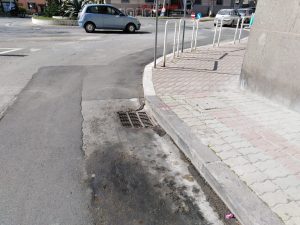 Via Benci e Gatti, cattivo odore da un tombino