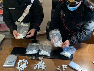 Viterbo – Nascondevano droga tra i rovi, due arresti
