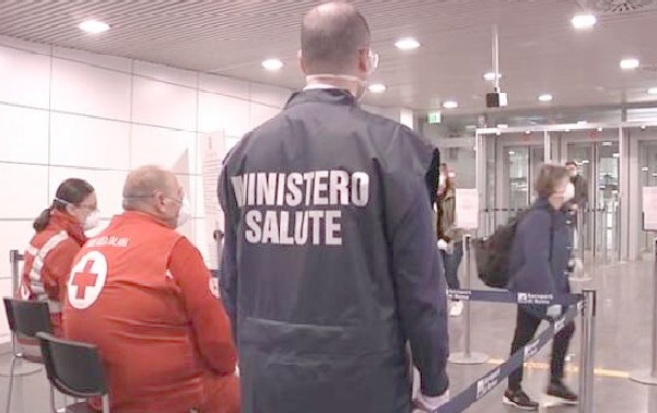 Voli dall’India a Fiumicino, preoccupa la variante