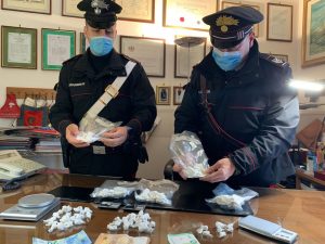 Carabinieri Civitavecchia, sequestrato oltre un chilo di cocaina purissima: coppia nei guai