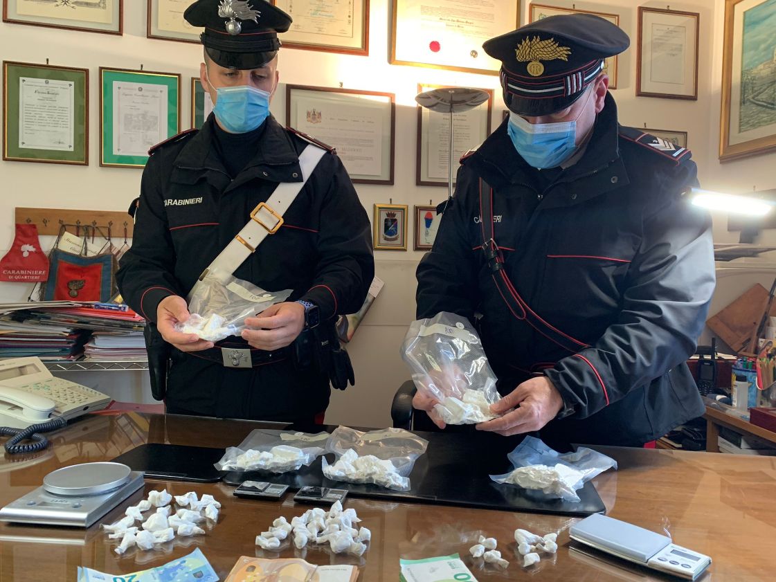 Carabinieri Civitavecchia, sequestrato oltre un chilo di cocaina purissima: coppia nei guai