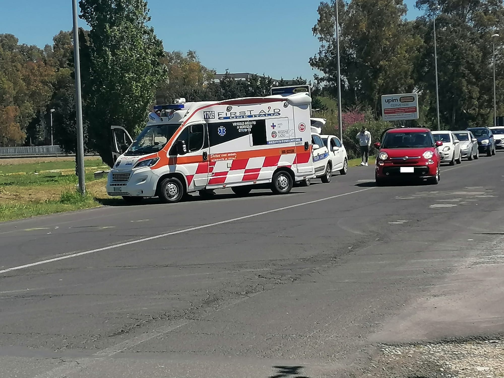 Latina, furgone falcia e uccide pedone sulla Pontina