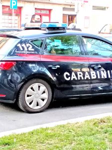 Carpineto Romano: anziano si dimentica borsello con 1850 euro al distributore dell’acqua, i Carabinieri glielo riportano