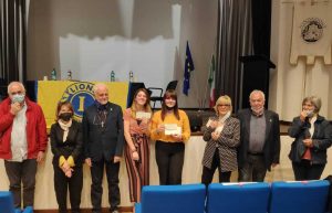 Lions e Cariciv premiano due studentesse del Galilei